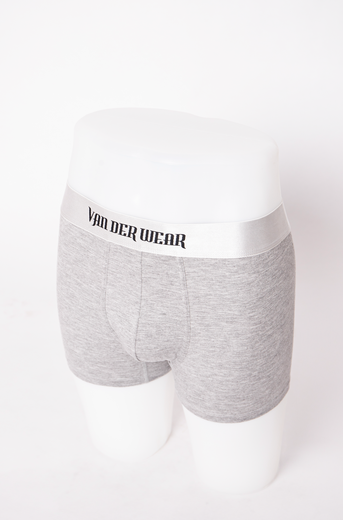 Grey boxers with elastic waistband. Made from soft peak performance materials. Designed for comfort and protection.
