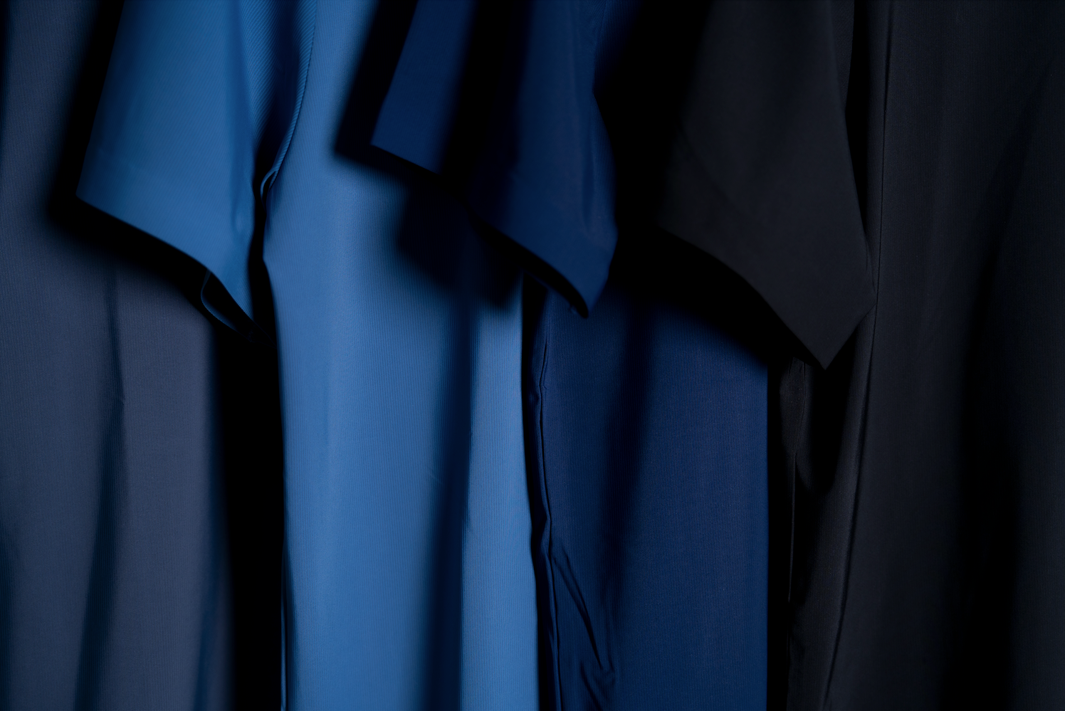 Close-up of high performance fabric used in the Vitali 4-pack mens polo in the shades blue, navy, grey and black.